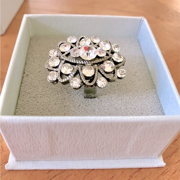 Women’s gorgeous Ring, size is adjustable, from 7-9. Silver plated, round cubic - Picture 7 of 15